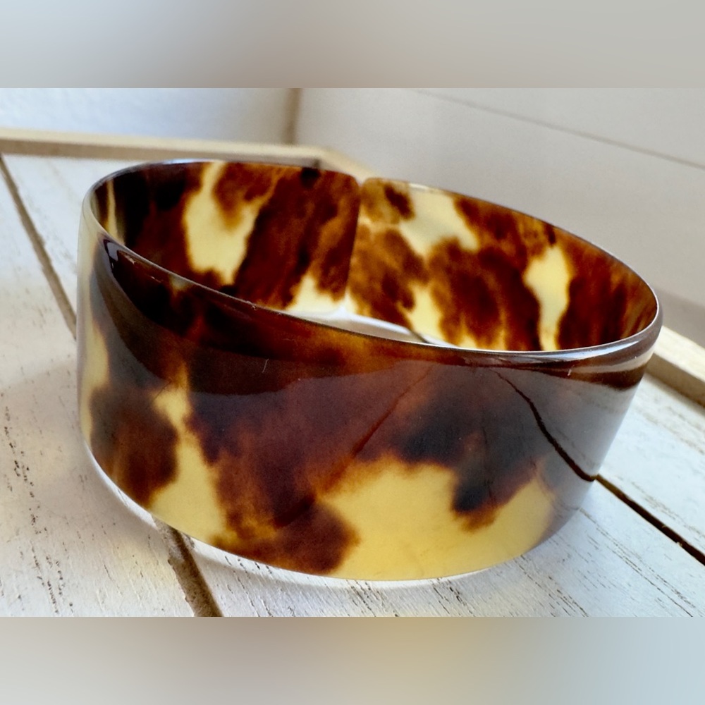 Tortoiseshell Resin Decorative Bangle - Brown & Cream